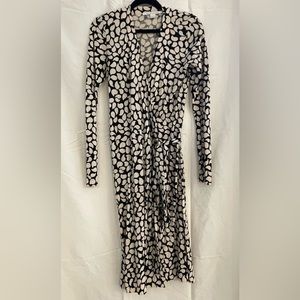 Diane Von Furstenberg Vintage Zalda Black & Ivory Tear Drop Wrap Dress. Size S